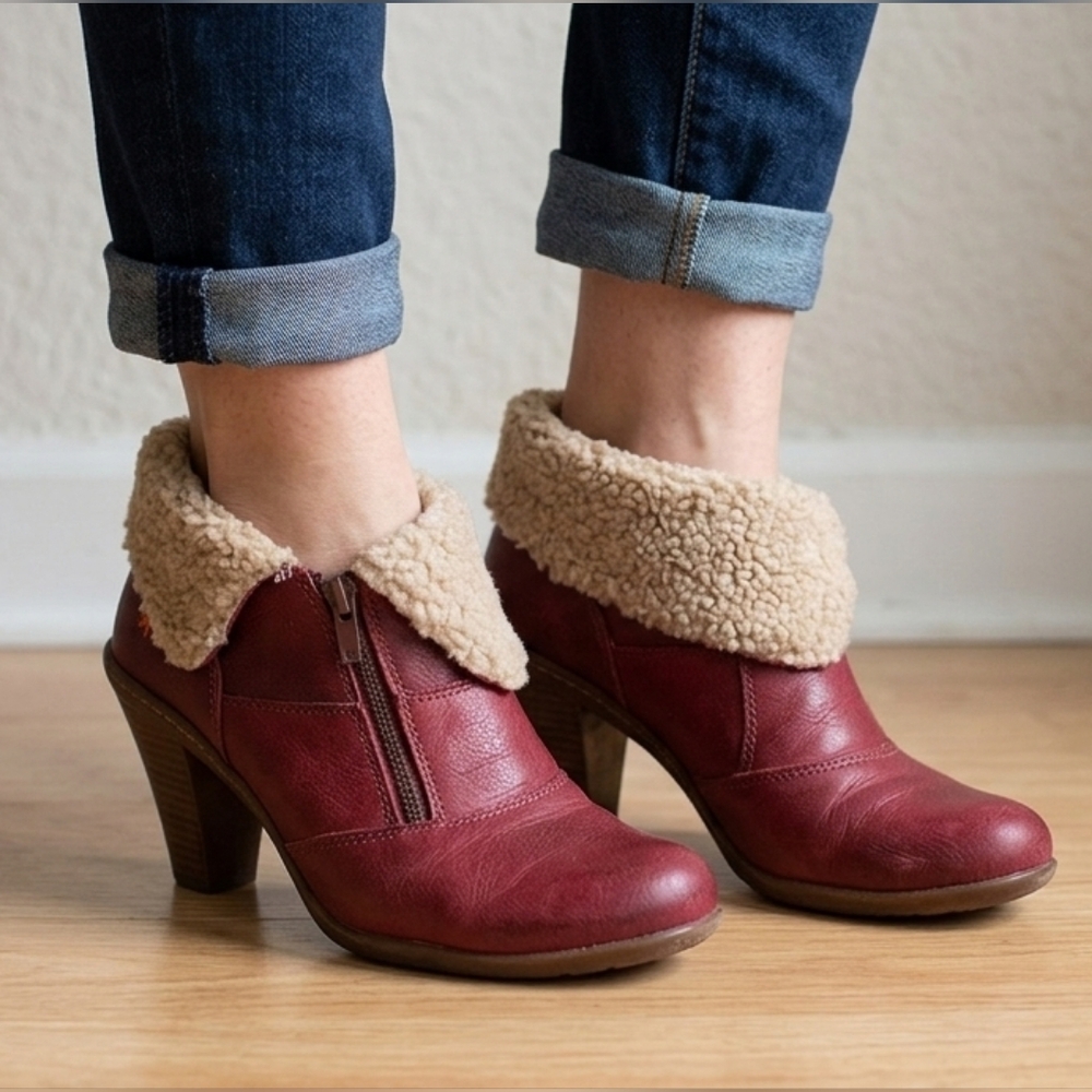Women's Burgundy Faux-Shearling Cuffed Ankle Booties